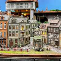 ไปทัวร์เมืองมนุษย์จิ๋วที่ Small Worlds Tokyo กัน