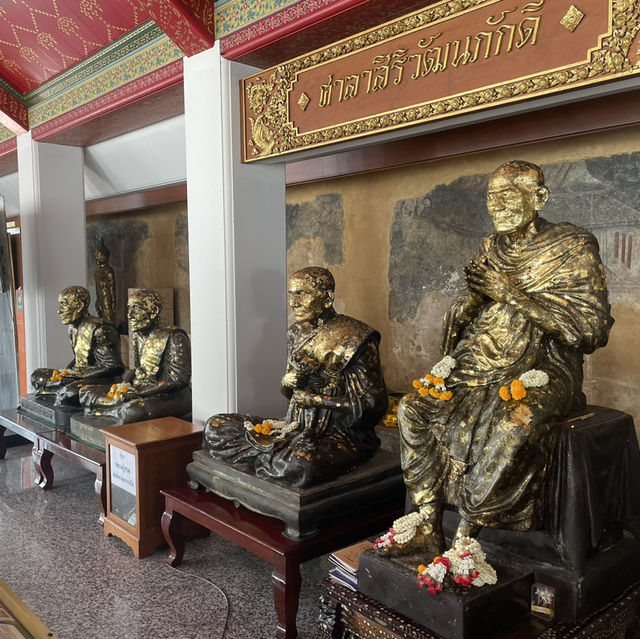 【泰國曼谷】臥佛寺：壯觀巨像，靜心冥想，必訪景點！