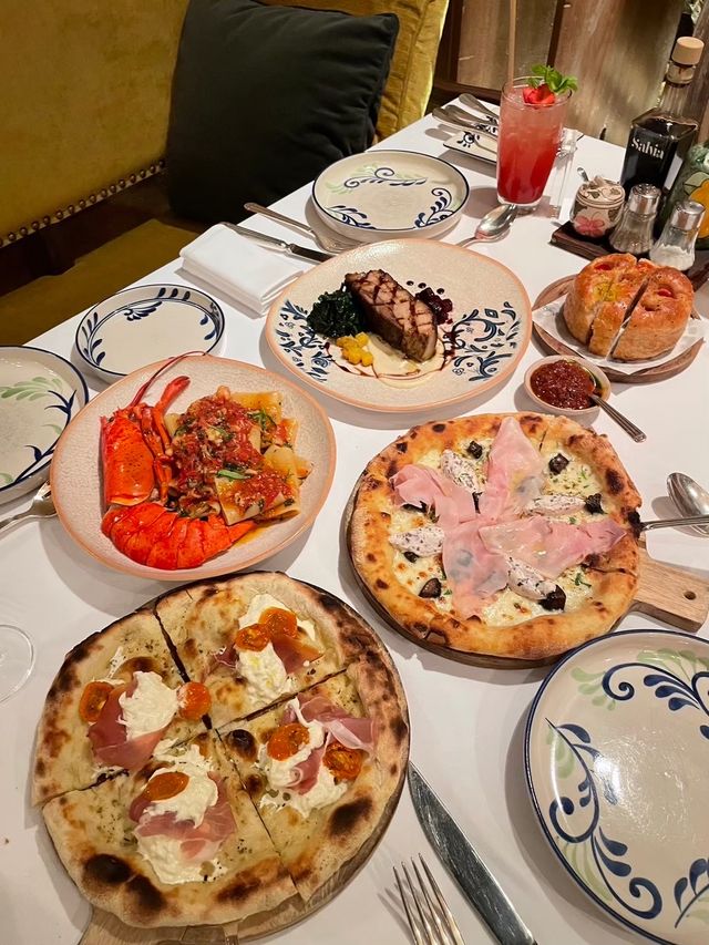 Dinner with friends”👩🏻👩🏻👩🏻“