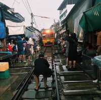 ตลาดร่มหุบ ในวันที่ฝนตก