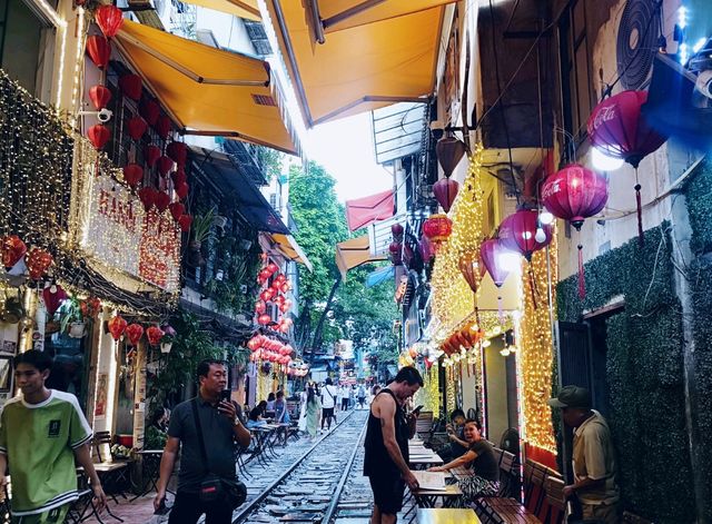 hanoi train street