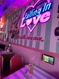 韓国にあるピンクネオン空間のレストランバー🥂🎀