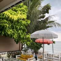 คาเฟ่ติดทะเล Khap Samut Cafe‘ & Eatery 