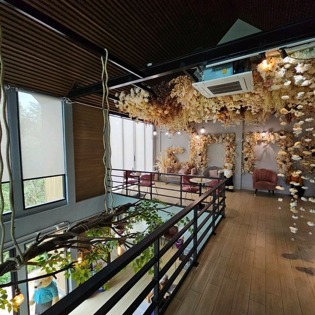 Aomkod Cafe in Amphawa