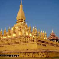 สักการะพระธาตุหลวงแห่งนครเวียงจันทน์