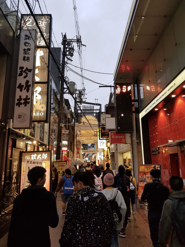 บุกโดทงบุริ ถ่ายรูปคู่กับสัญลักษณ์สุดฮิต Glico Man