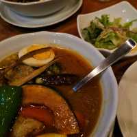 [北海道 余市]1日10食限定の豚なんこつスープカレー[海ぞく]