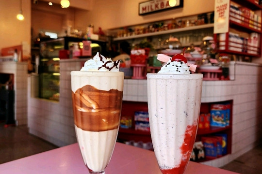 バンコク】POPなミルクシェイクカフェ🧁 | Trip.com バンコク