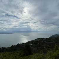 토바 호수 (lake Toba)의 매력에 빠져보세요!