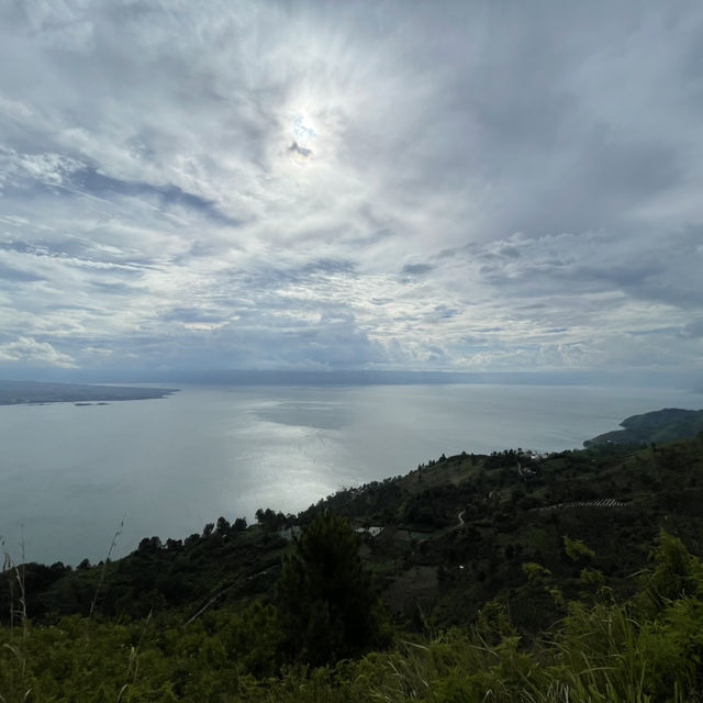 토바 호수 (lake Toba)의 매력에 빠져보세요!
