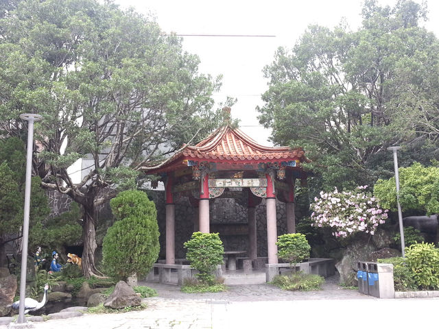 A Picture-Perfect Stop at Dalongdong Baoan Temple