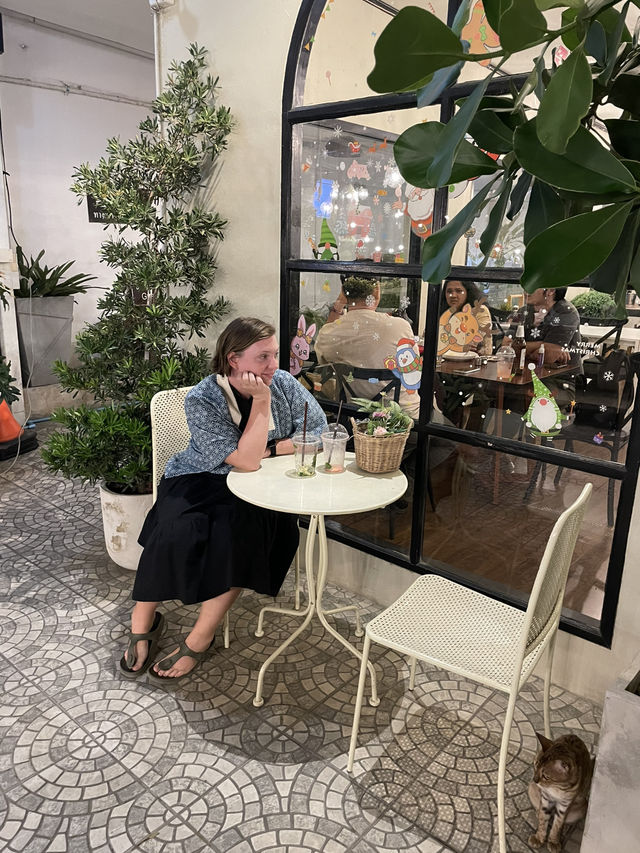 A Cozy Evening at Walk In Café in Ayutthaya