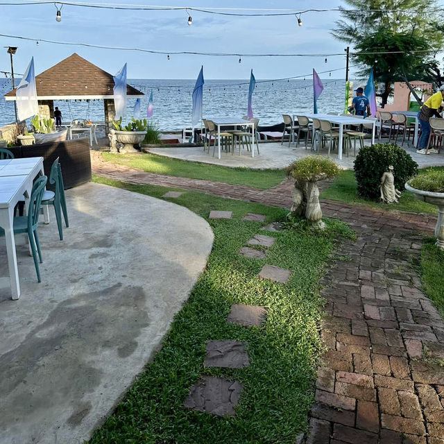Laciana by the Sea