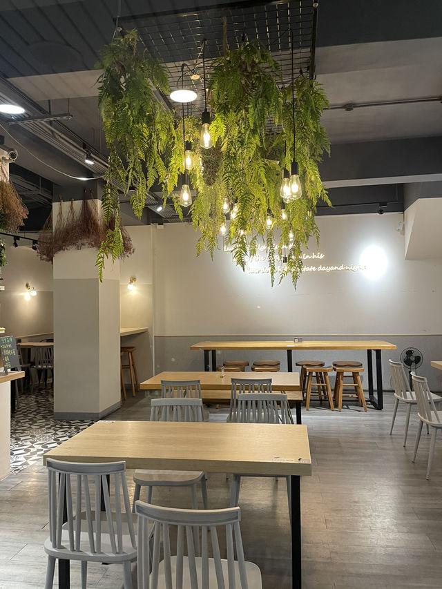 Bing Tod Café: Tainan’s Shave Ice Paradise 🍧☕