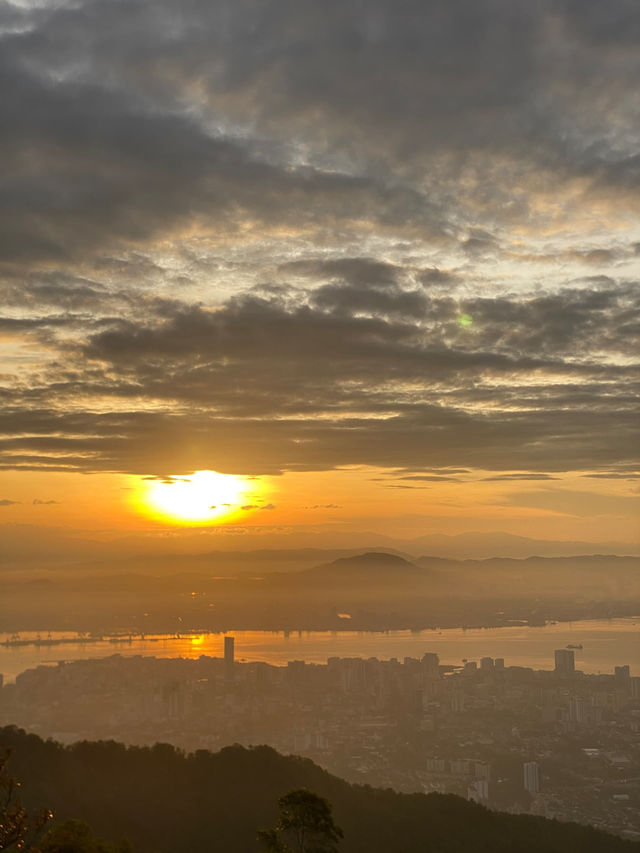 Escape to Penang’s Scenic Wonders 🌴⛰️