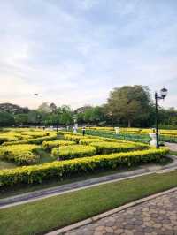 เดินเล่น ถ่ายรูป เดท ในบรรยากาศธรรมชาติกลางกรุง