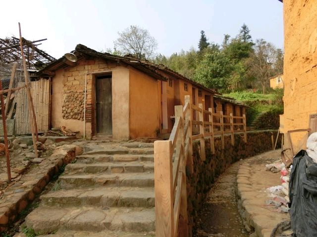 福建土樓-僑福樓，專出博士的客家土樓聚落