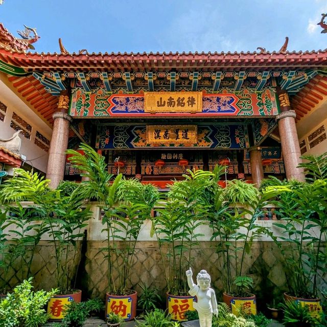 檳城極樂寺，參訪東南亞最大華人佛寺，老佛爺親賜的海天佛地。