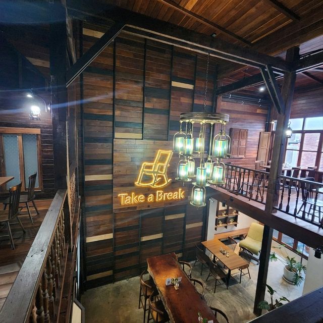 มื้อเช้าเชียงใหม่ ในโทนสีไม้ - Take a Break 
