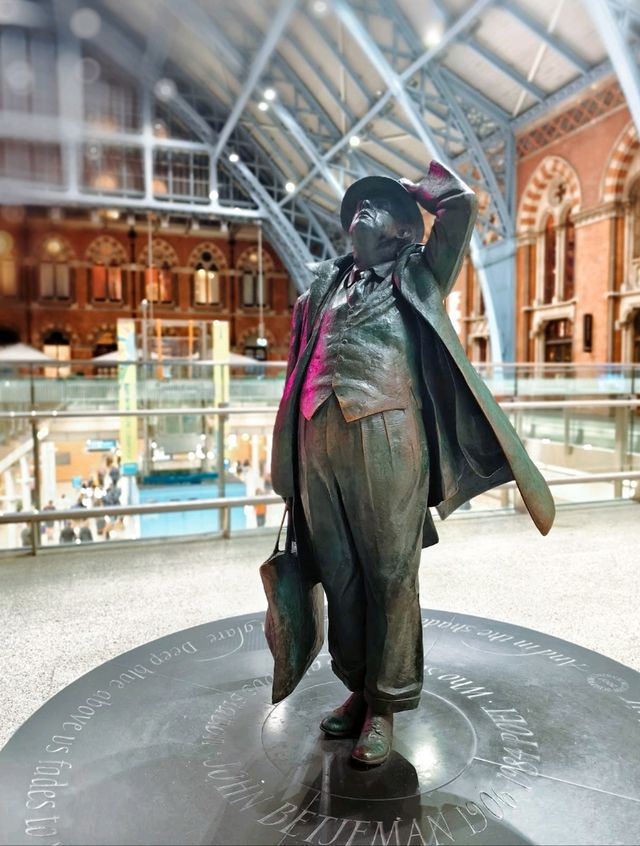 An amazing and interesting St. Pancras Station exploration. 