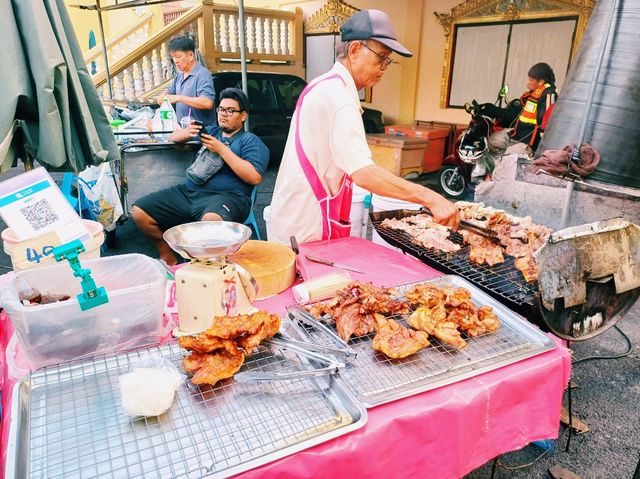 泰國曼谷市中心著名寺廟夜市Wat Ruak Bang Bamru market，靠近mrt地鐵站，純本地人夜市