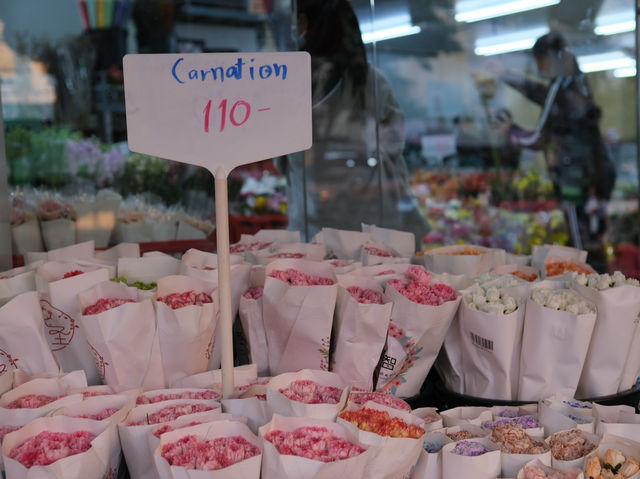 Pak Khlong Talat: The Largest Flower Market in Bangkok