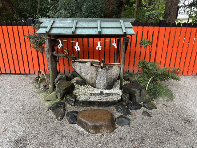 四季變幻中的靈性之旅：探訪京都賀茂御祖神社與其季節御守