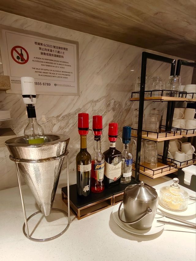 澳門機場環亞貴賓廳：您的旅程從舒適開始。(Plaza Premium Lounge)