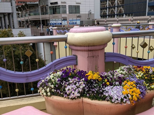 【東京/多摩】駅からピューロランドまで続くサンリオの世界！