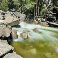 🏞️ **Yosemite Chronicles: Where Nature Steals Your Breath (and Your Heart!)** 🌲