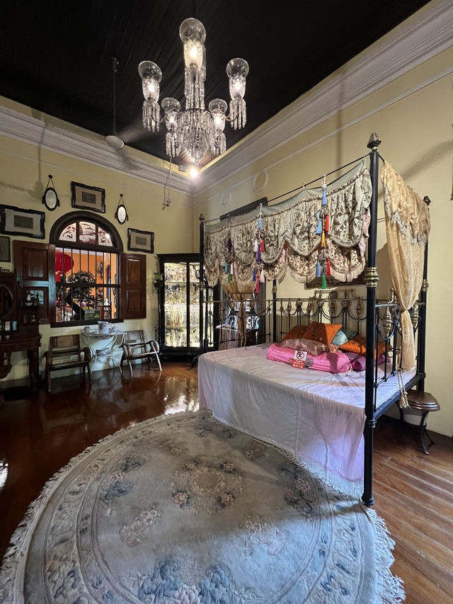 Day trip to Pinang Peranakan Mansion ,Penang famous historical building! 