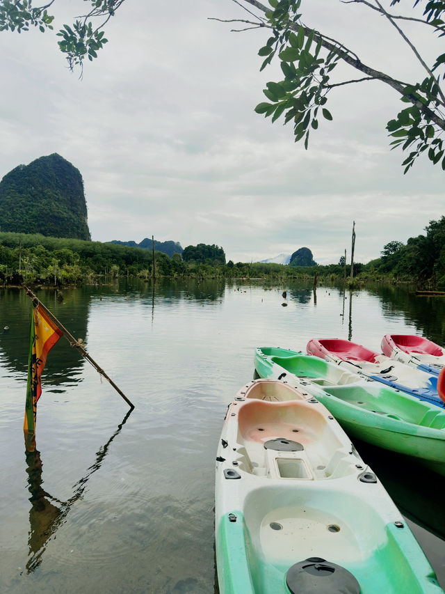 พายเรือคายัคคลองหรูด คลองน้ำใสและเย็นฉ่ำ