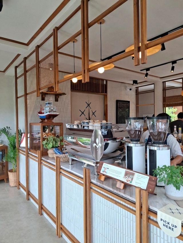 คาเฟ่ฟีลญี่ปุ่น Hitch & Round Cafe and Space