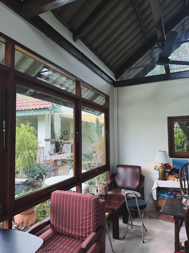 คาเฟ่เปิดใหม่สไตล์โฮมมี่ย่านศรีราชา
