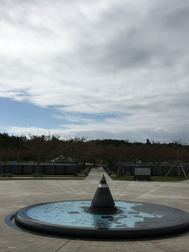 沖繩平和祈念公園的彈頭雕塑🕊️🌺