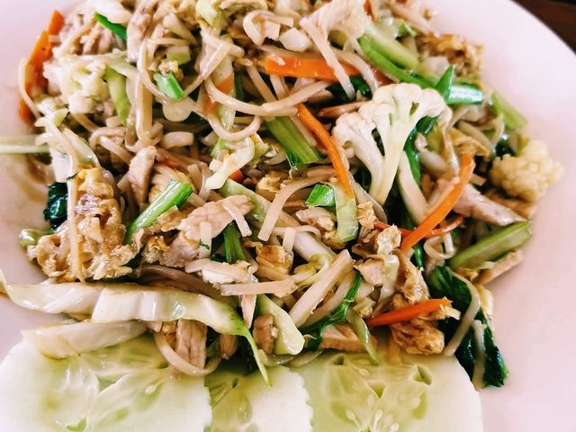 Lunch at Minn Wun Valley Café: A Taste of Myanmar's Heart in Sagaing