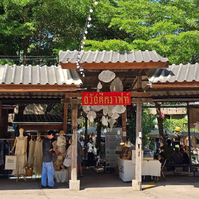 🕶บ้านข้างวัด เชียงใหม่ | ชุมชนอาร์ทๆ ของคนชิคๆ👓