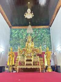 แวะสักการะ •ท้าวเวสสุวรรณ• แห่งวัดลาดบัวขาว
