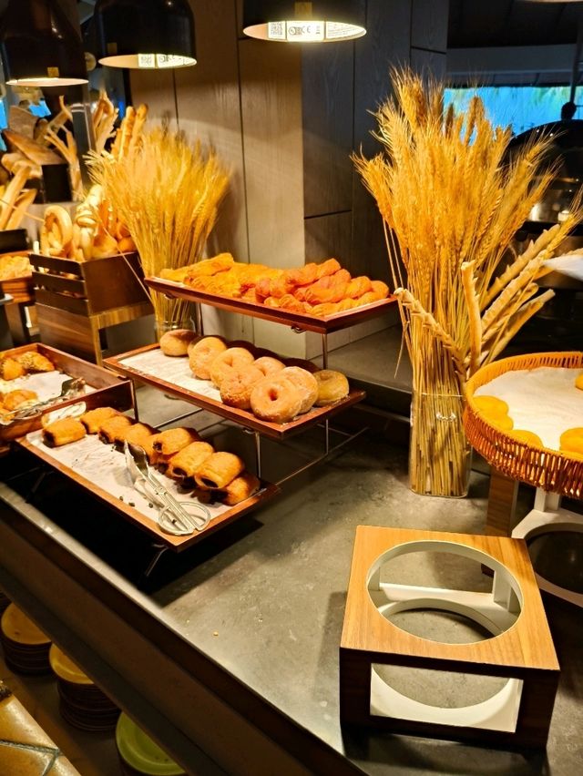 🍳 Wake Up to Flavor: A Delicious Start at DoubleTree by Hilton Damai Laut Resort