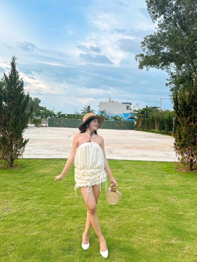 Quán cà phê vibe châu Âu đẹp như resort mới toanh vừa xuất hiện tại Sài Gòn