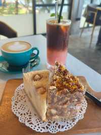 Sunshine & Sparkling Soda – A Café by the Sea