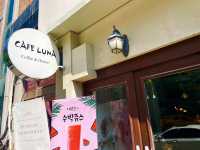 CAFE LUNA