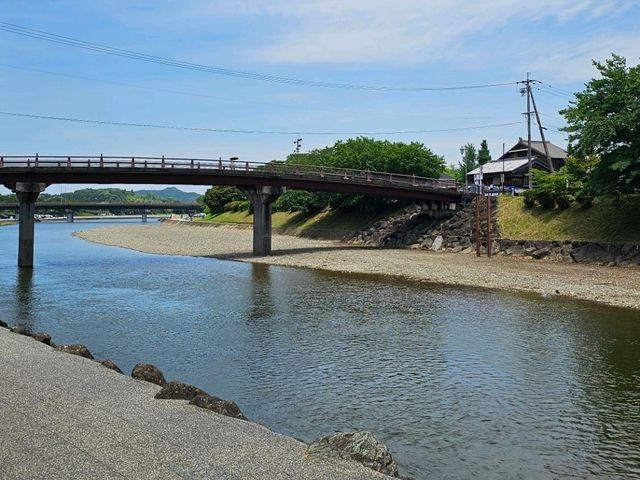 靜謐流轉的神河〔五十鈴川〕，伊勢的靈魂之水⛩️🌊