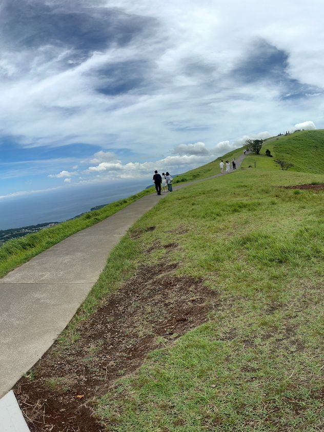 🌋 伊豆大室山：壯麗而平靜的一刻