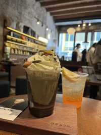 GRAPH Phuket ศิลปะกาแฟศิลป์ในอาคารชิโน‑โปรตุกีส