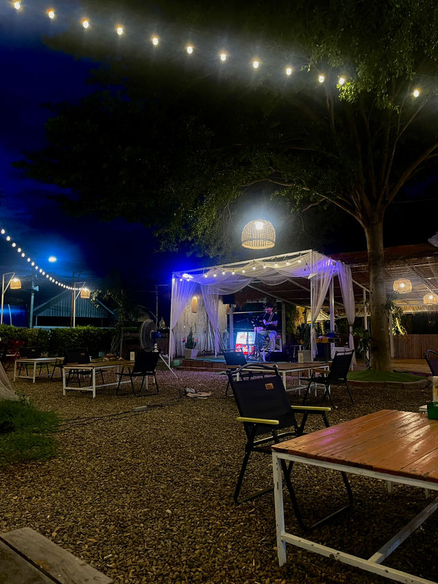 La Lan Lom By ขยี้สาก ร้านชิคๆ กลางเมืองกาญจน์