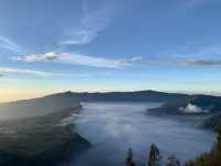 🌄 Mount Bromo, Indonesia – A Dreamy Volcano Escape Made Easy 🌄