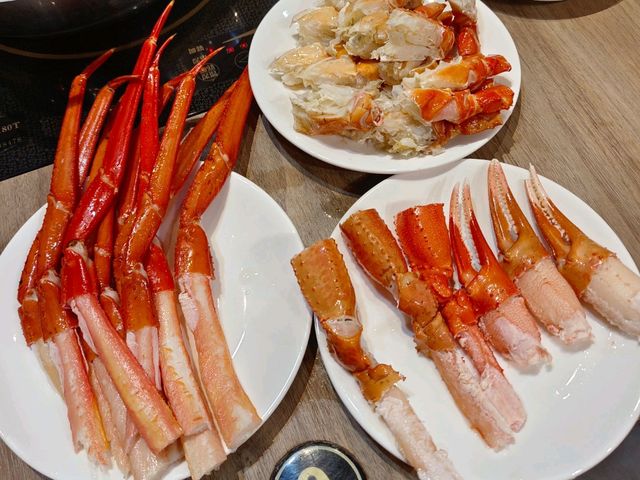 孫太太。私料。慢火鍋-桃園總店 ，帝王蟹吃到飽
