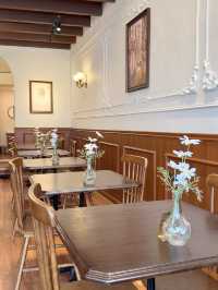 Three-Storey Vintage Charm Just Minutes from the Checkpoint