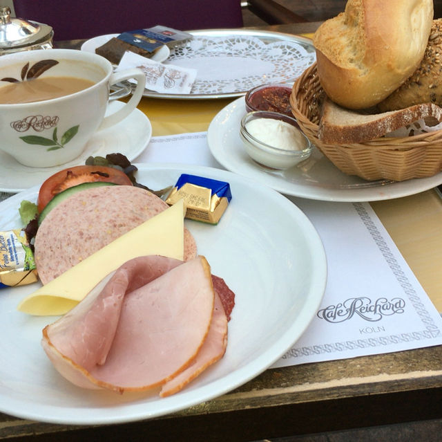 ドイツ🇩🇪飲んで食べて旅をして…！